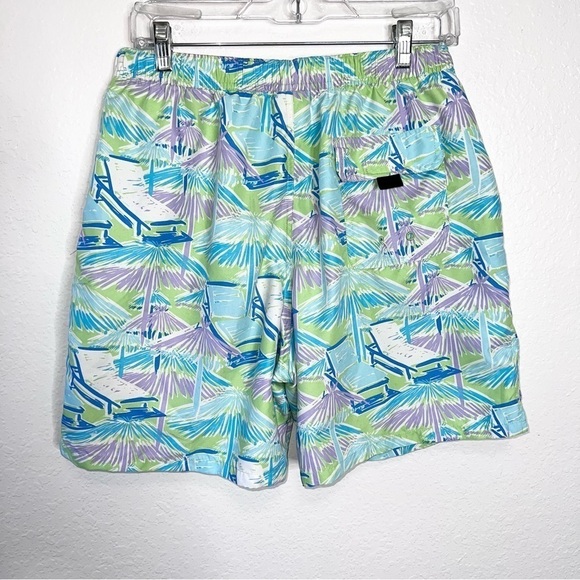 Vineyard Vines Swim Trunks Men Medium Shorts Beach Chairs Umbrellas Green Blue - Picture 8 of 8